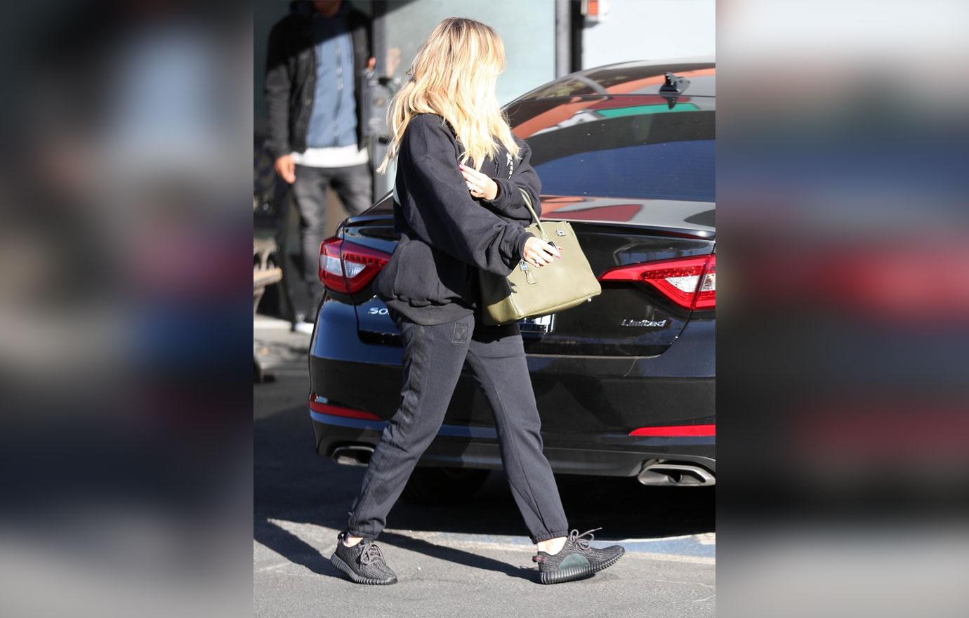 khloe kardashian butt deformed pregnancy problems