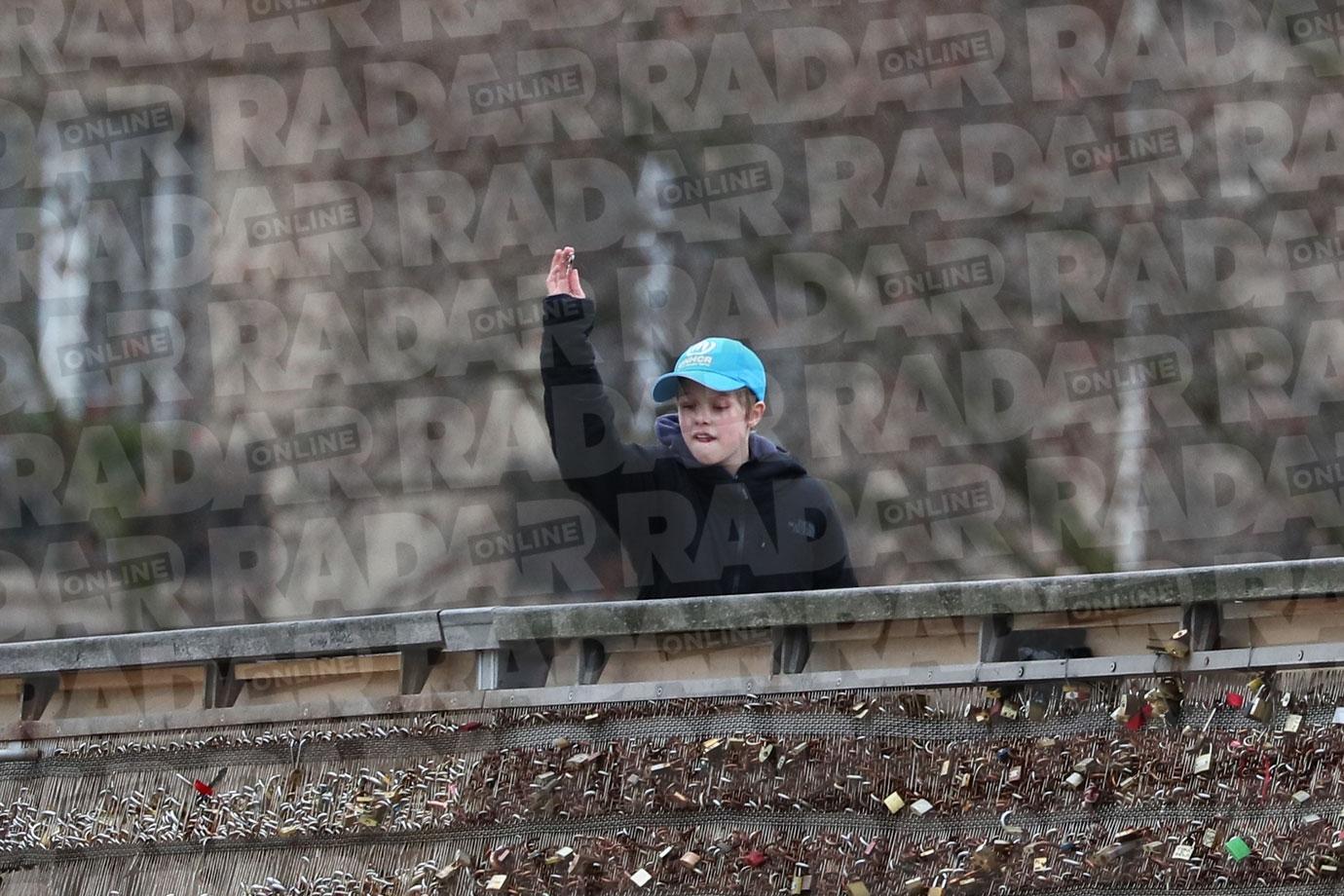 //brad pitt kids leave dads name off paris love lock