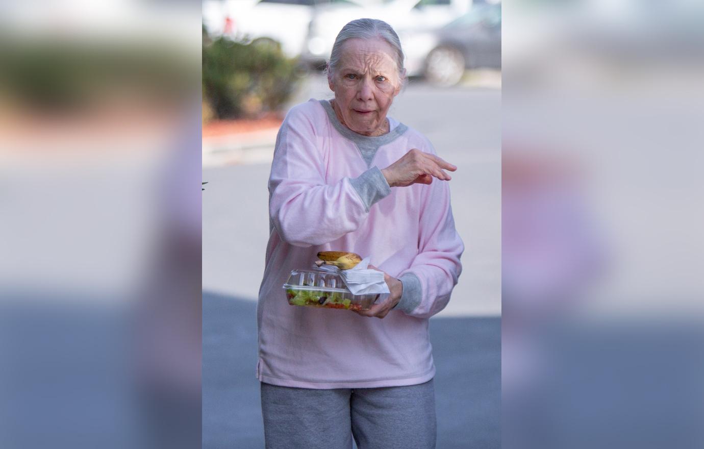 First Photo Of Elizabeth Smart Kidnapper Wanda Barzee Released From Prison