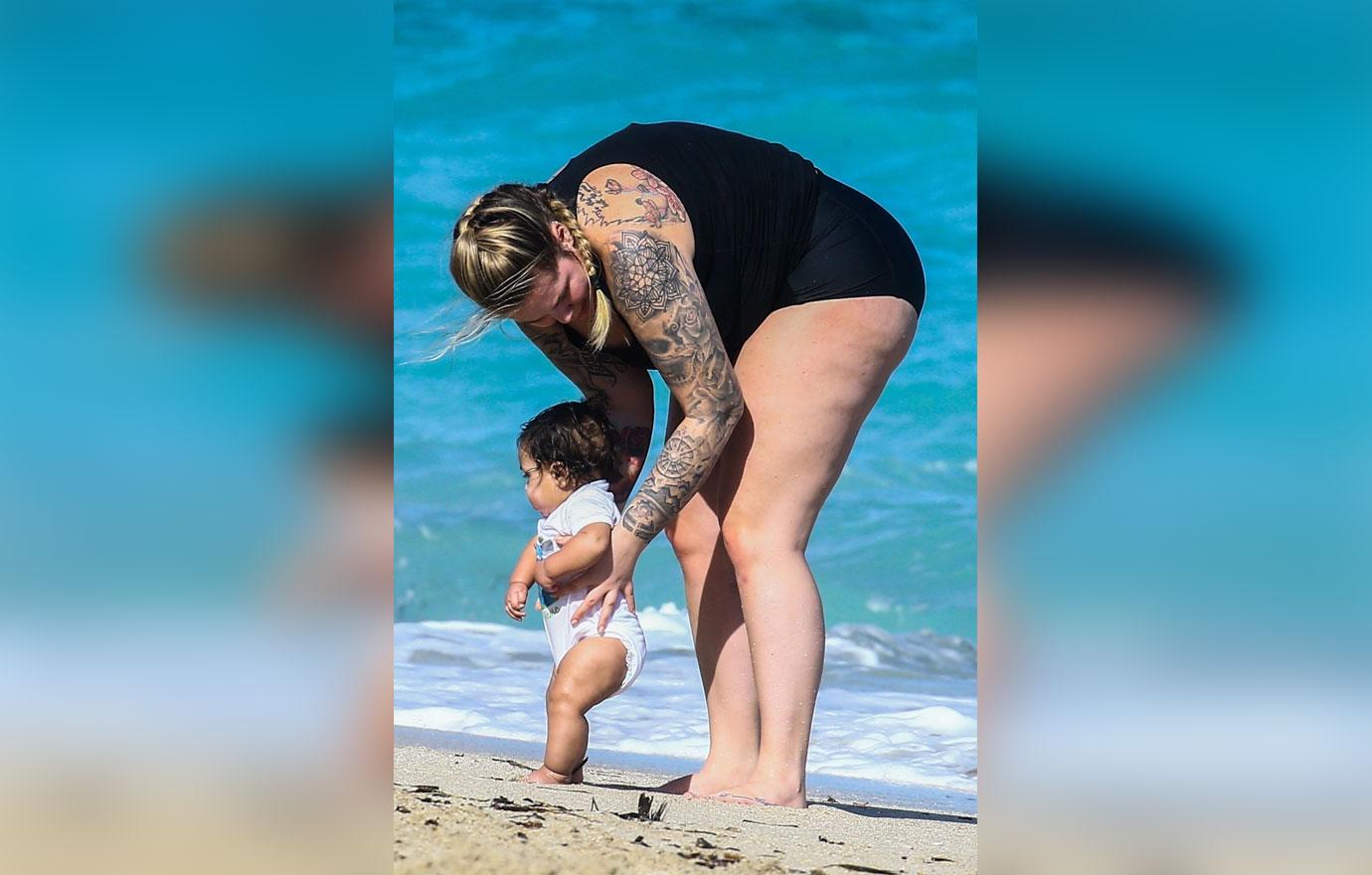 Kailyn Lowry Beach Baby Lux