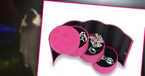 //store post pic background jewelery