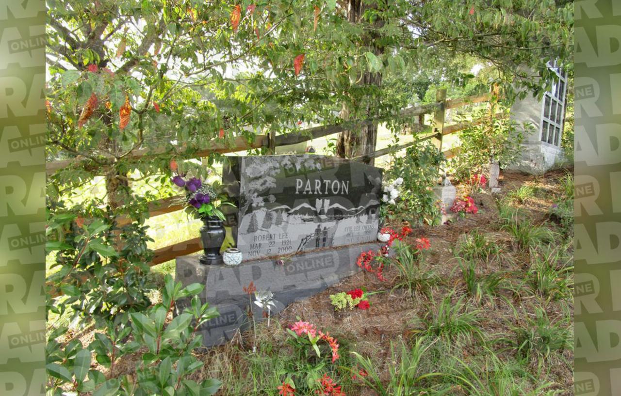 Dolly Parton Digs Up Relatives Graves & Moves The Cemetery