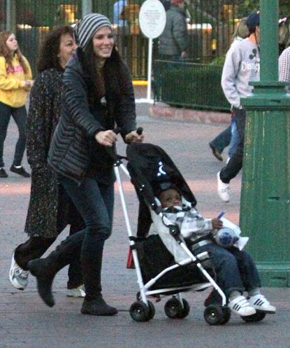 //sandra bullock louis bardo melissa mccarthy disneyland