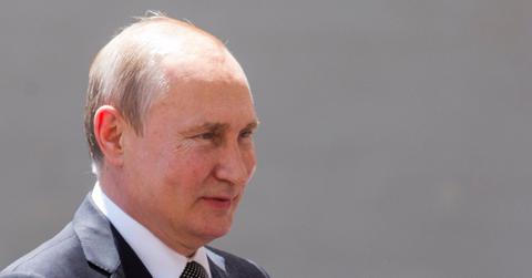 putin bruised hand mystery marks ailing health pp