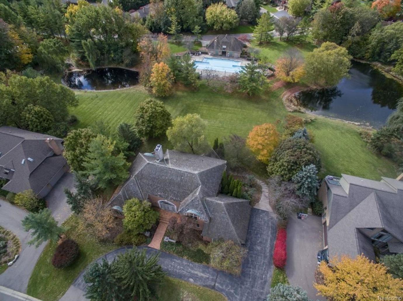 Aretha Franklin’s Michigan Home For Sale
