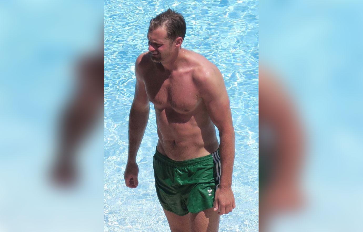 [PHOTOS] Shirtless Alexander Skarsgard Strips Down Poolside