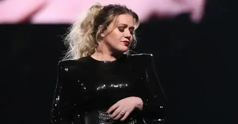 photo of Kelly Clarkson