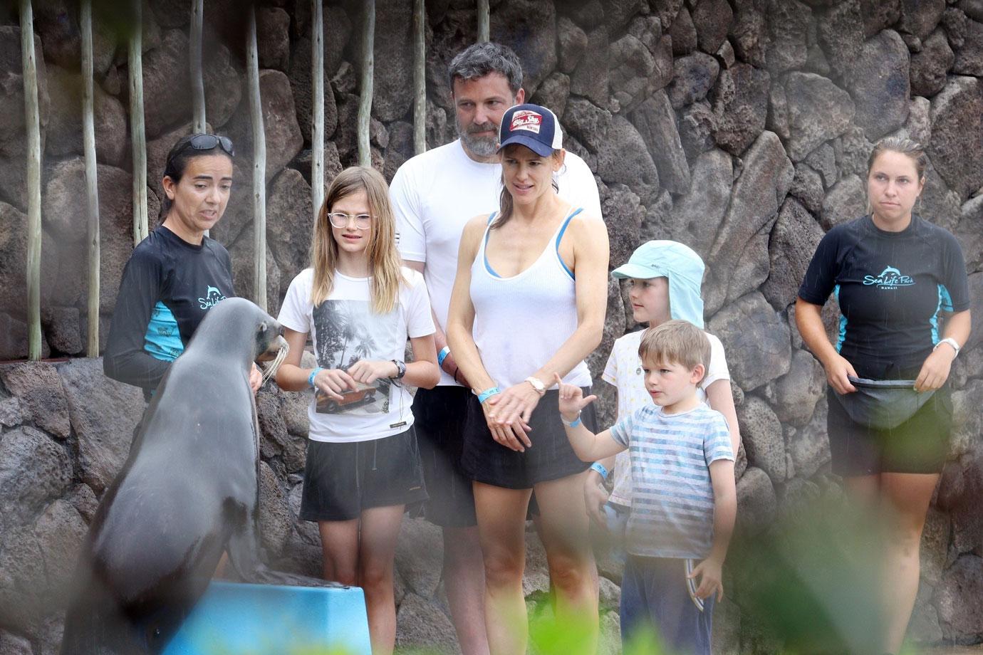 //ben affleck jennifer garner easter holiday reunion hawaii