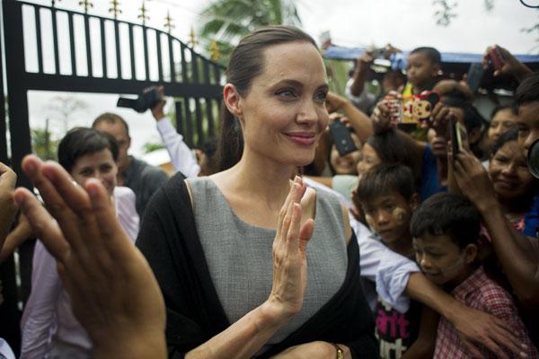 Angelina Jolie Adopt Syrian Orphans Brad Pitt No