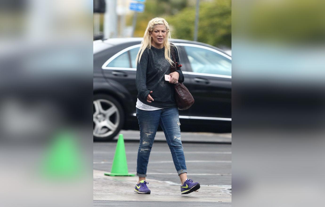 Tori Spelling & Dean McDermott Take Dogs To Vet After Coyote Attack