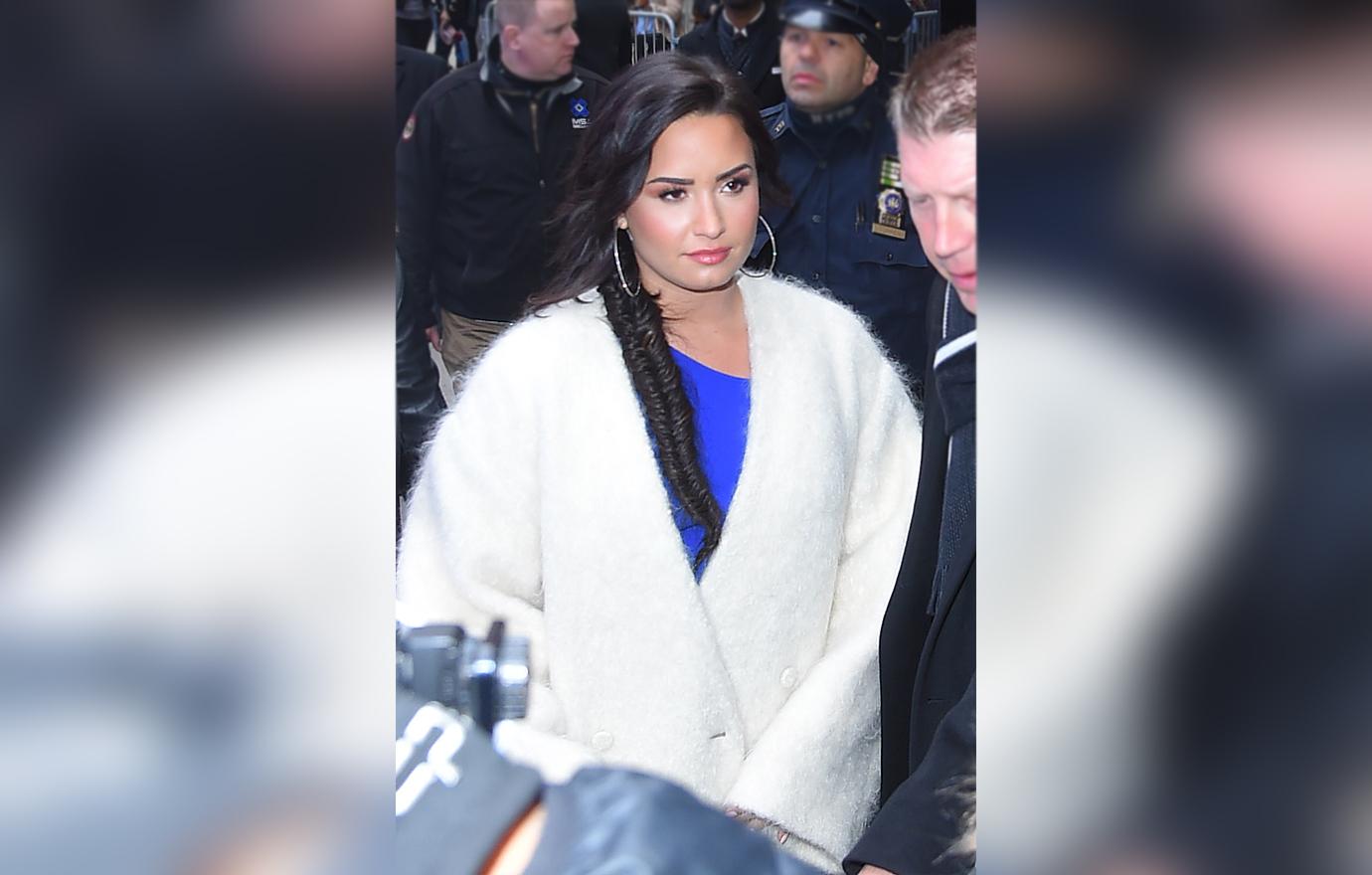 demi lovato overdose scene exposed cops leave house photos