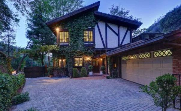 //cher buys beverly hills home  x