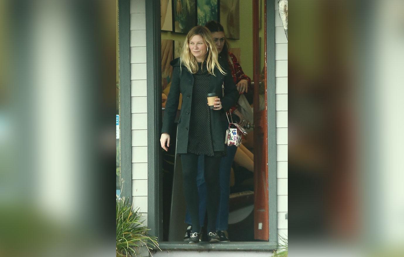 Kirsten Dunst Shows Off Baby Bump