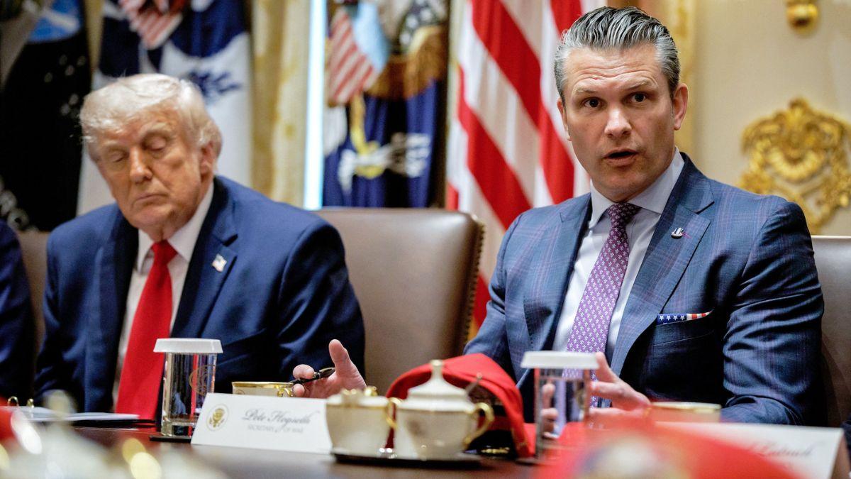 Photo of Donald Trump, Pete Hegseth