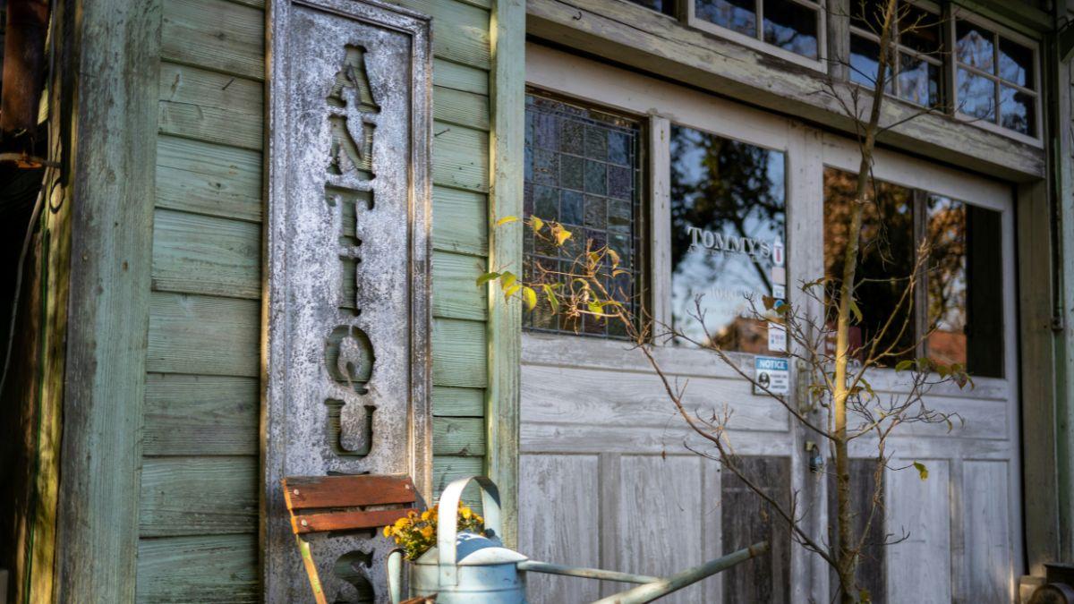 Photo of an antique shop