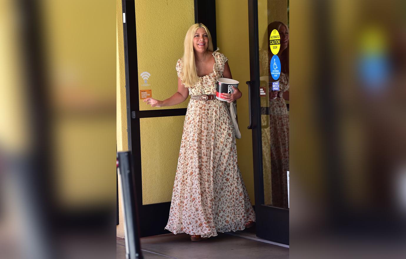 Tori Spelling Leaving the Movie With the Bucket of Popcorn