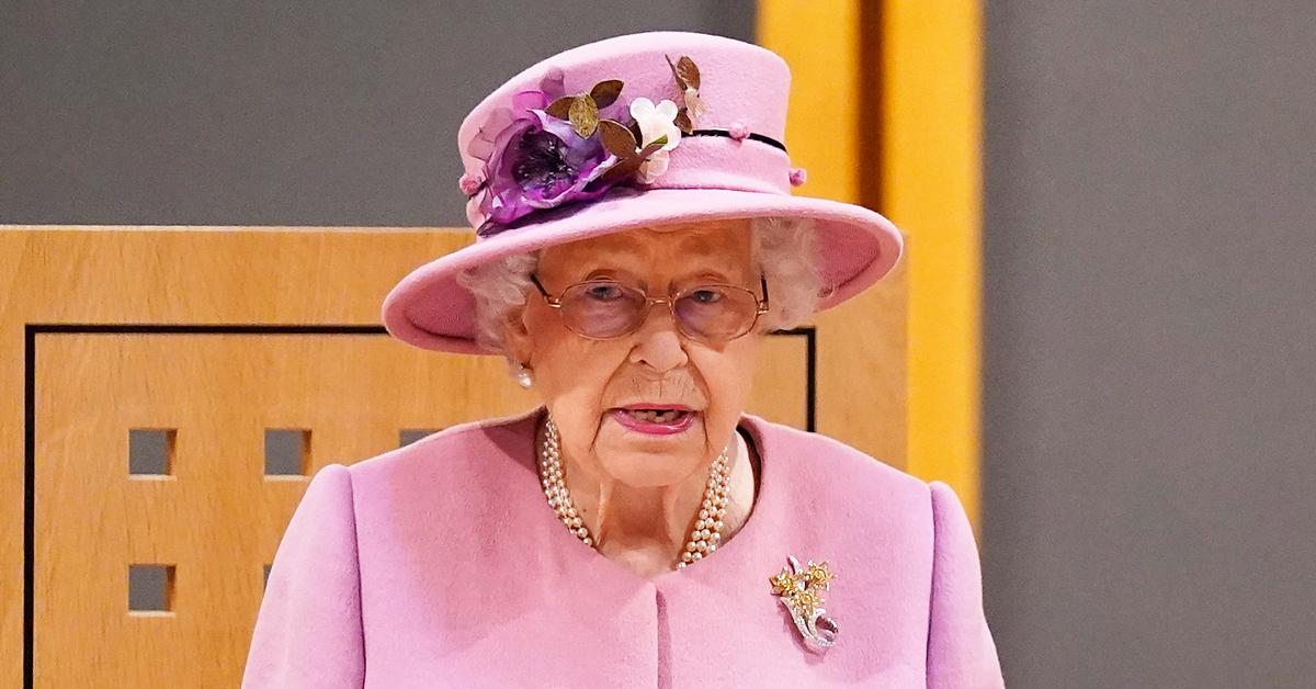 queen elizabeth buckingham palace accused cover up health condition hospitalization