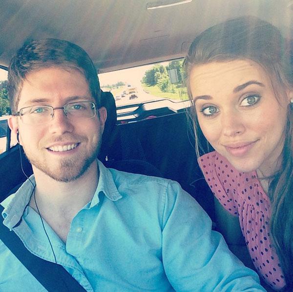 //jessa duggar pregnant hidden signs