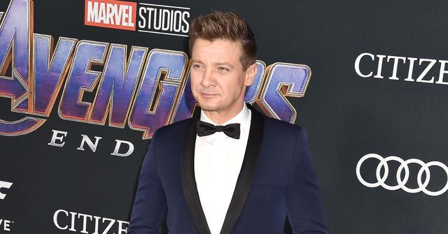 jeremy renner call torso crushed difficulty breathing plowing accident pp