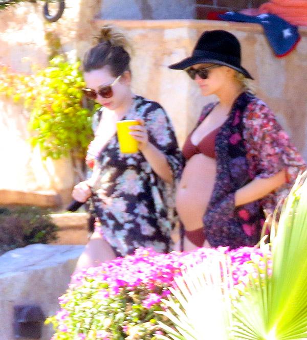 //ashlee simpson pregnant bikini