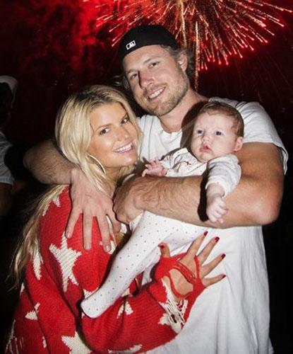 //jessica simpson stars who had children out of wedlock_ _