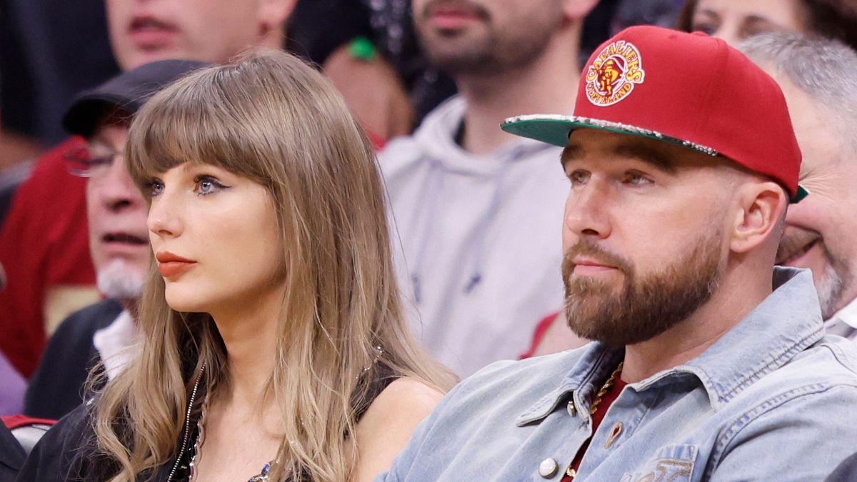 picture of Taylor Swift and Travis Kelce