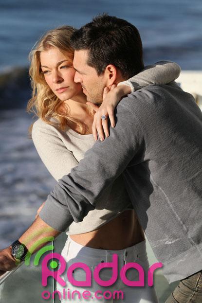 Leann Rimes And Eddie Cibrian Get Engaged See The Ring 7978