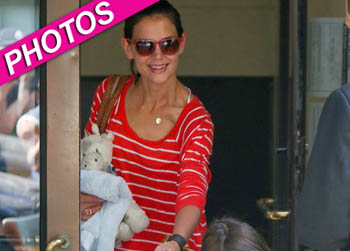 //suri cruise katie holmes blankie