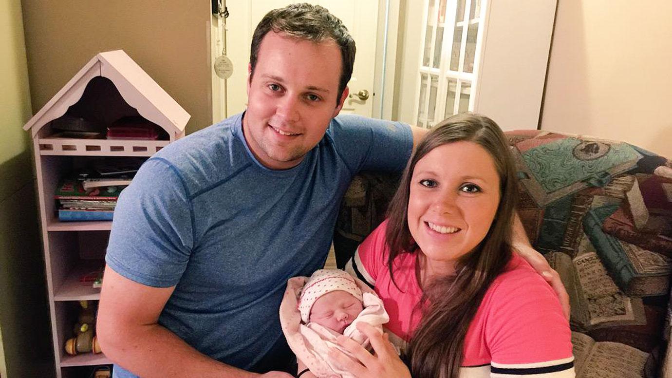 josh duggar wife anna holds hands walks into court criminal trial years prison