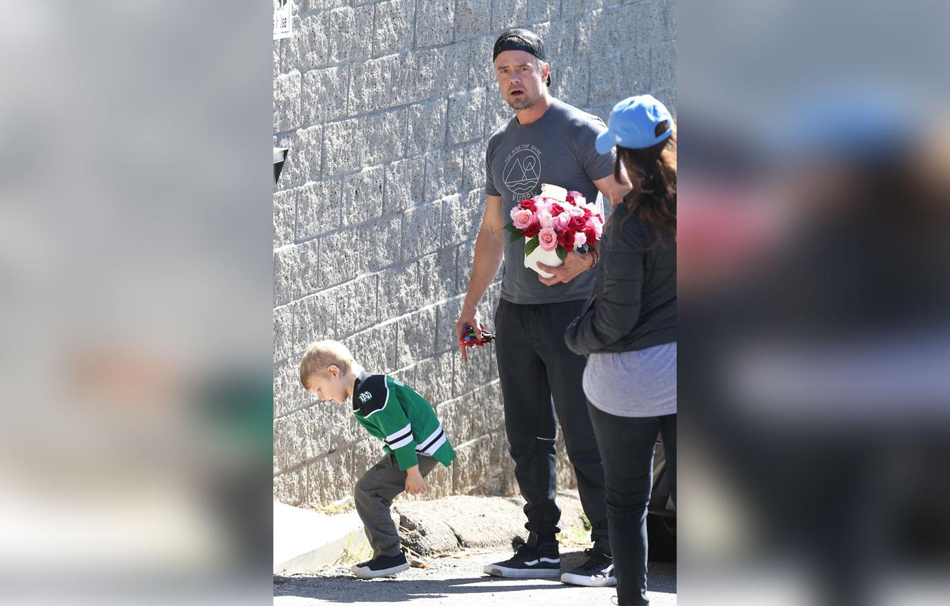 Josh Duhamel Brings Fergie Flowers After National Anthem Crisis