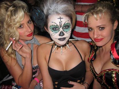 //miley cyrus halloween twitter