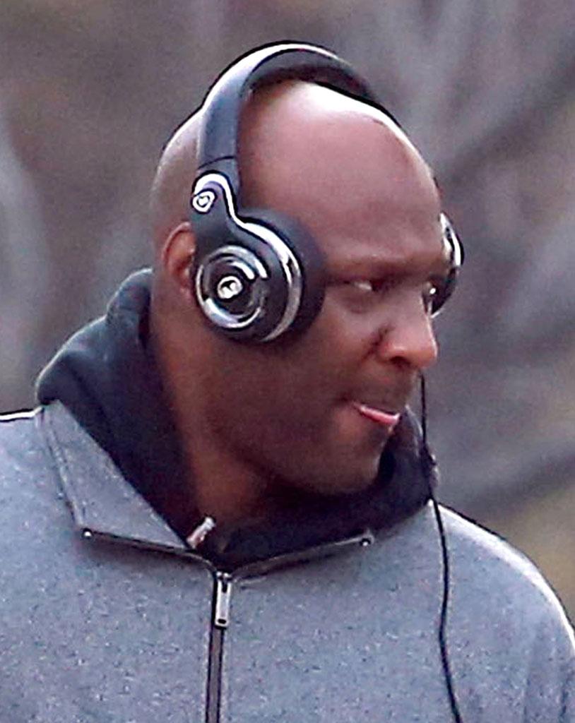 Lamar Odom Rehab Morning Stroll Tall