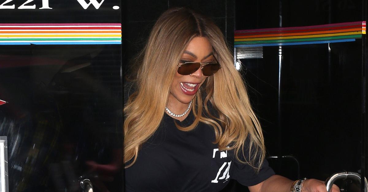 Wendy Williams descalza en bata de baño genera preocupación