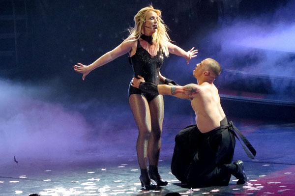 Britney Spears Faking Ankle Injury