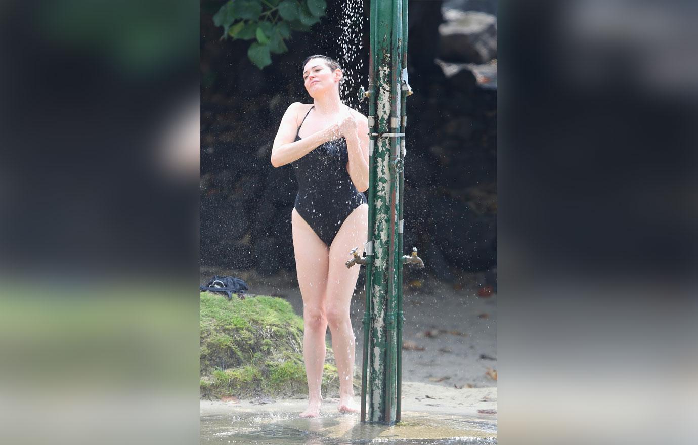 //Rose Mcgowan swimsuit vacation Harvey Weinstein