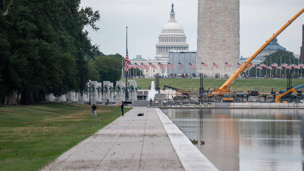 picture of reflecting pool