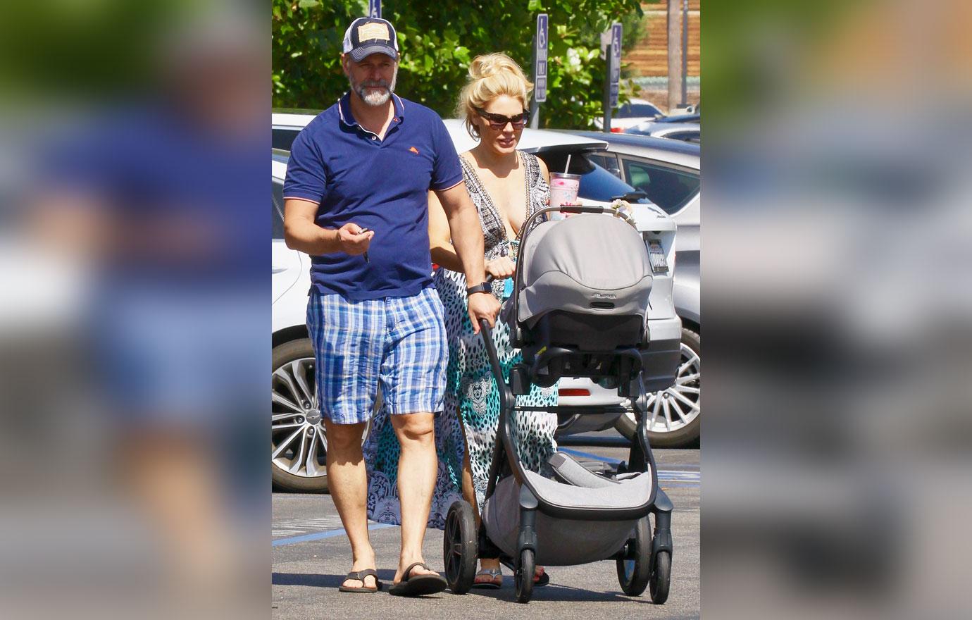 Gretchen Rossi Slade Smiley Step Out With Baby In Stroller