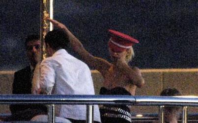 //parishiltonsalute_