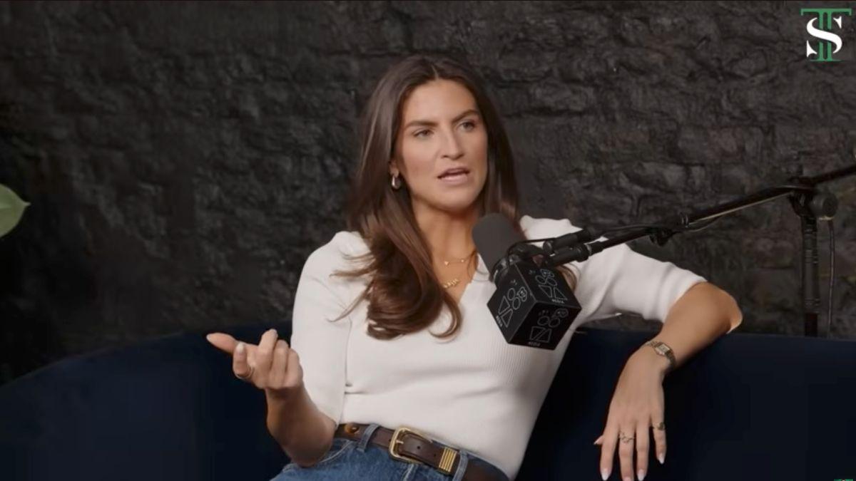 image of Critics on social media accused the CNN anchor of sounding overly flattering toward the president.