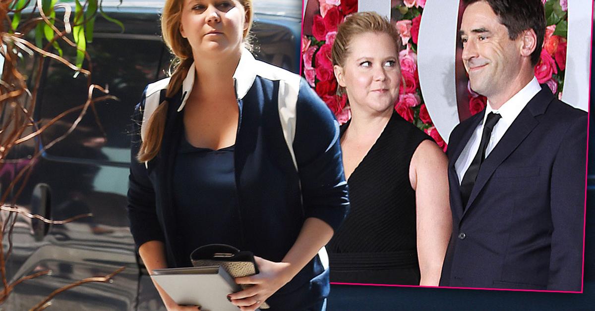 Amy Schumer Pregnant Comedienne Holds Belly In New Photo