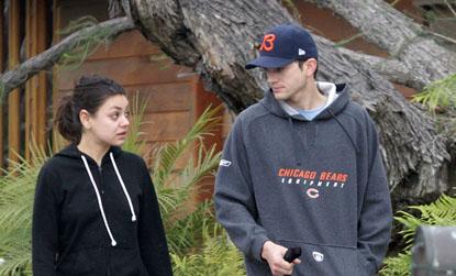 //ashton kutcher mila kunis no makeup dog walk