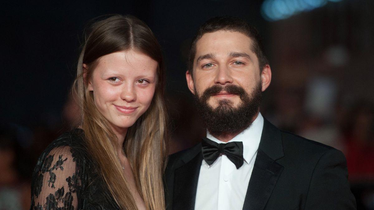 Photo of Mia Goth and Shia LaBeouf 
