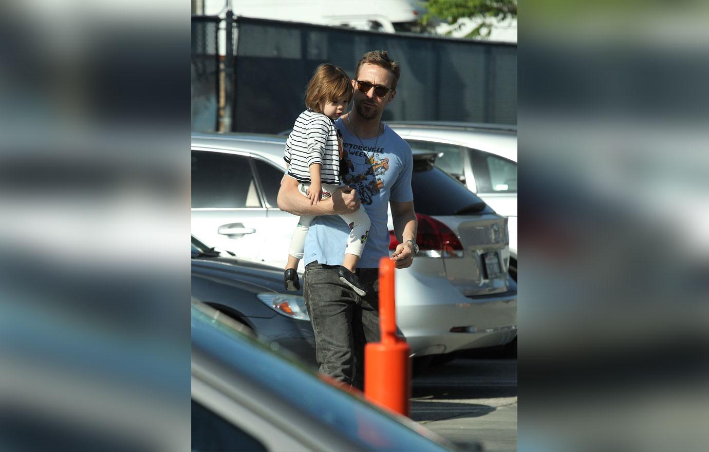 Pics Ryan Gosling Spotted Out With Daughter Esmerelda