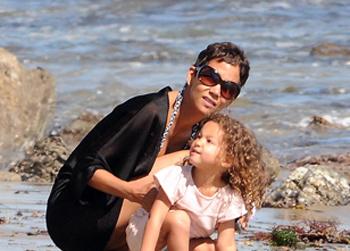 //halle_berry_nahla__ _