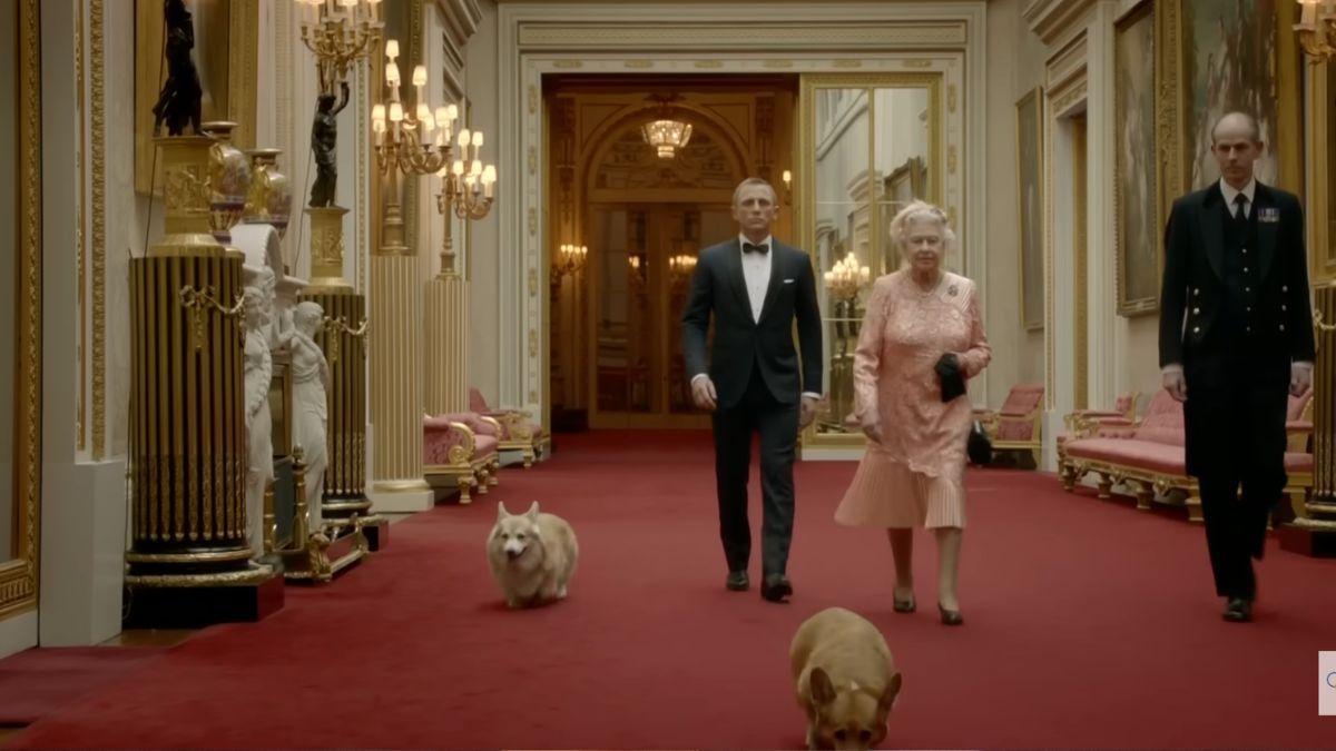 Photo of Queen Elizabeth, Daniel Craig