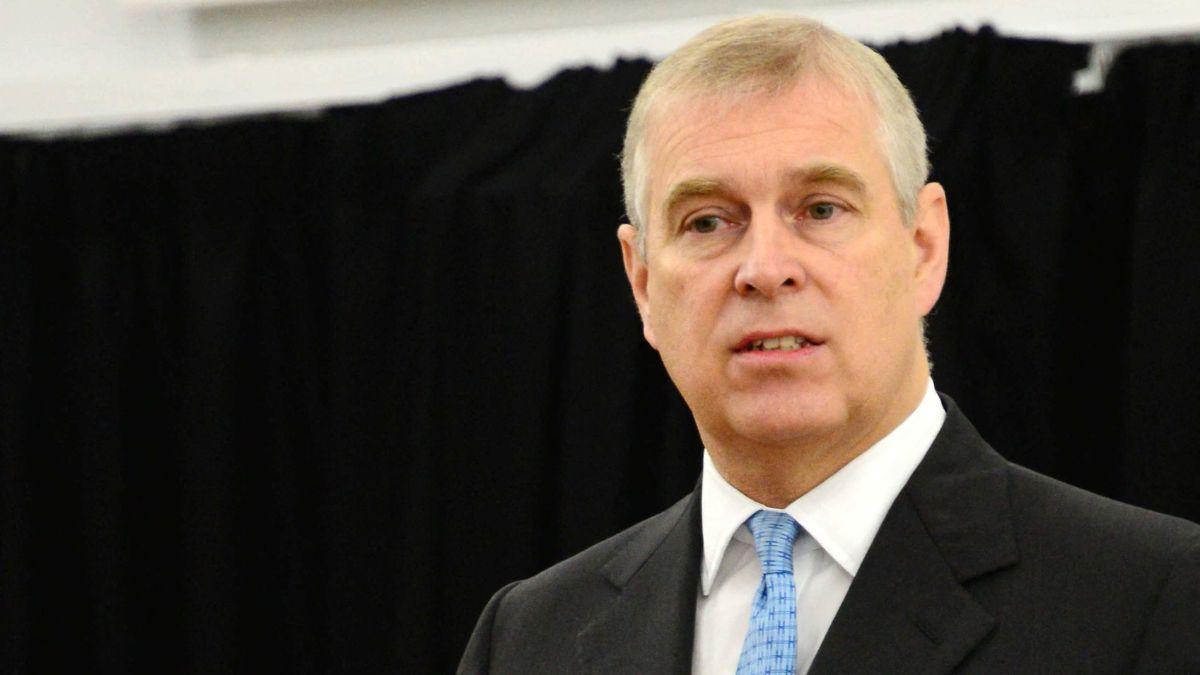 Disgraced royal Andrew Mountbatten-Windsor's old gloves didn't sell at auction.