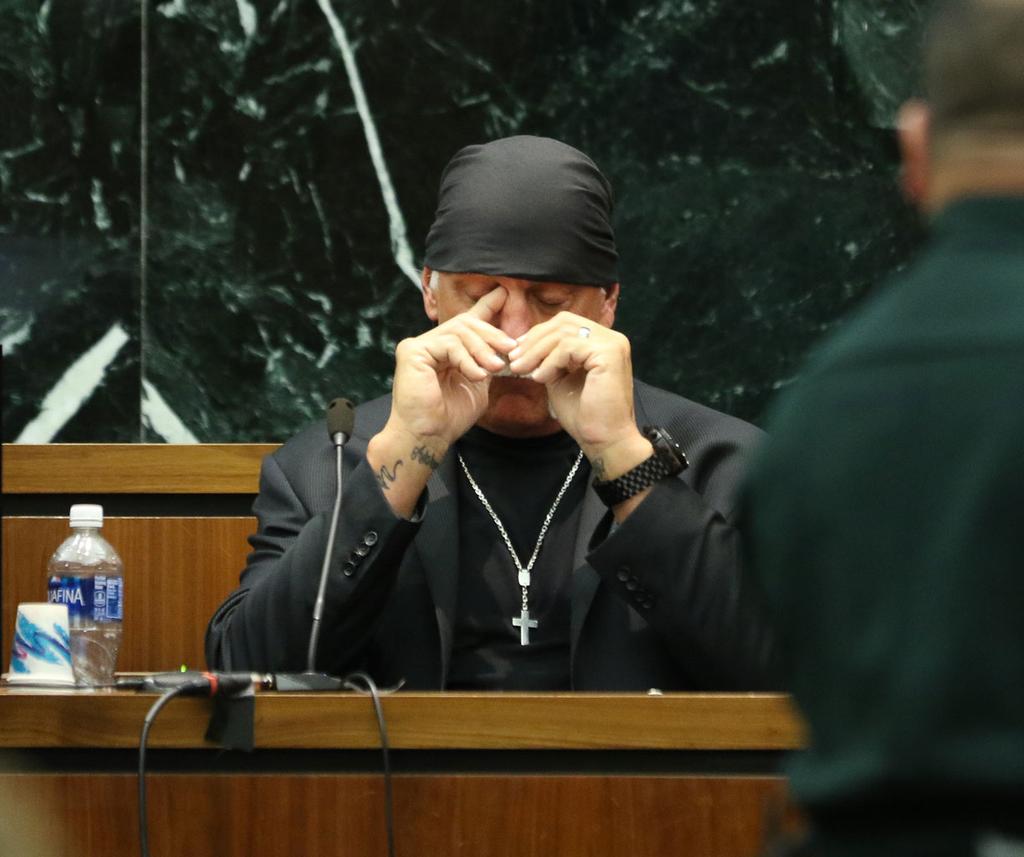 Hulk Hogan Prays On The Stand During Shocking Sex Tape Trial