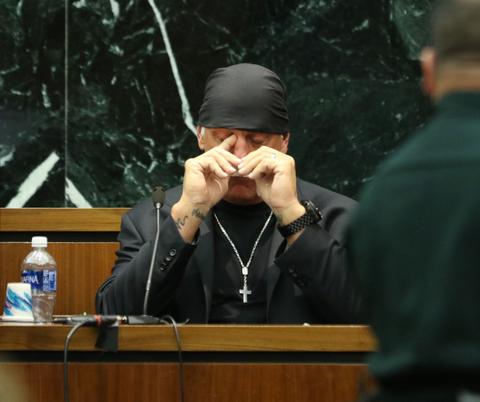 Hulk Hogan Prays On The Stand During Shocking Sex Tape Trial
