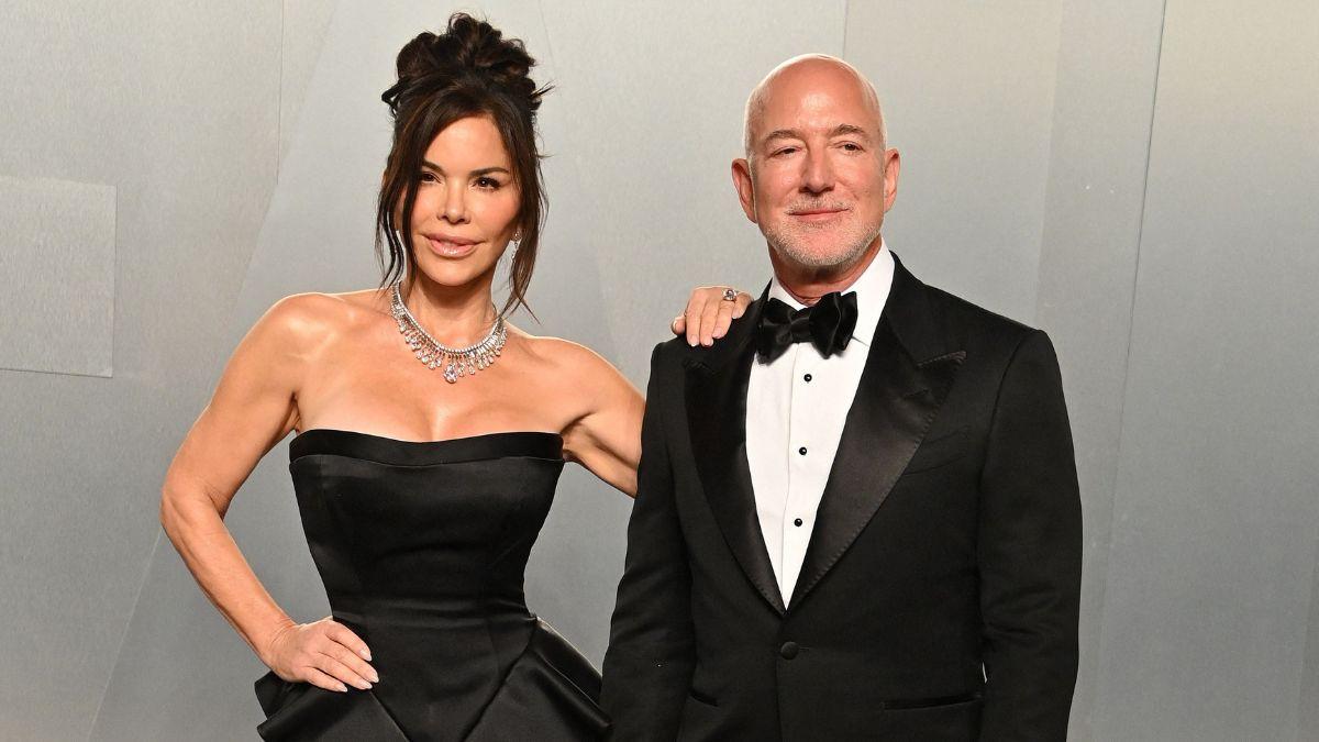 Photo of Lauren Sánchez and Jeff Bezos
