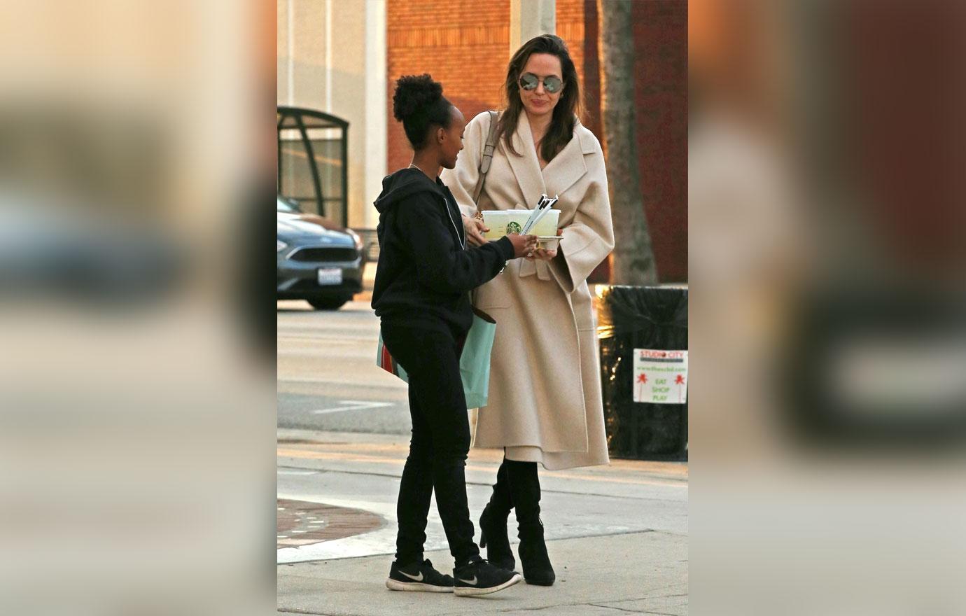 Angelina Jolie Daughters Shopping